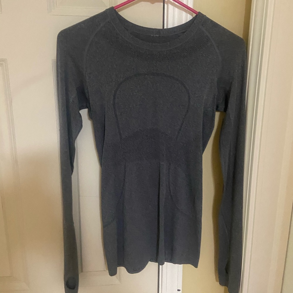 Lulu lemon long sleeve athletic top